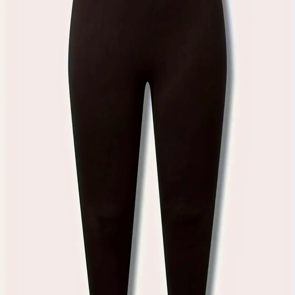 Black Cut-Out Leggings - Picture 4 of 6